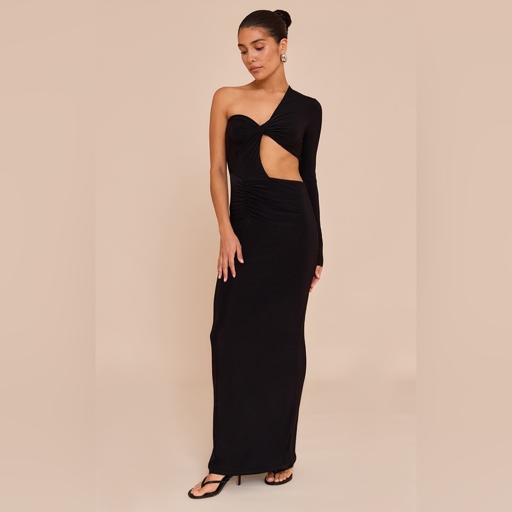 PRETTYLITTLETHING Petite Black One Shoulder Cut Out Ruched Maxi Dress
